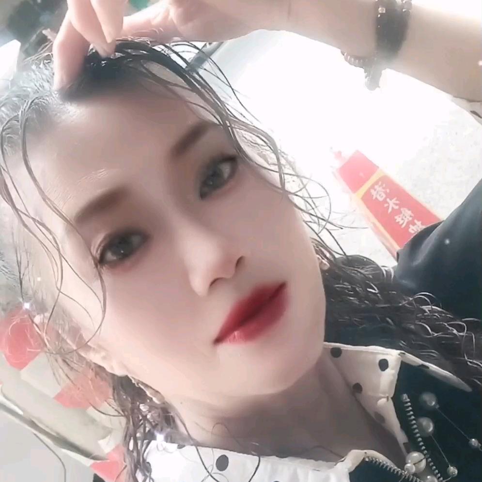 琴琴巜商品在橱窗》