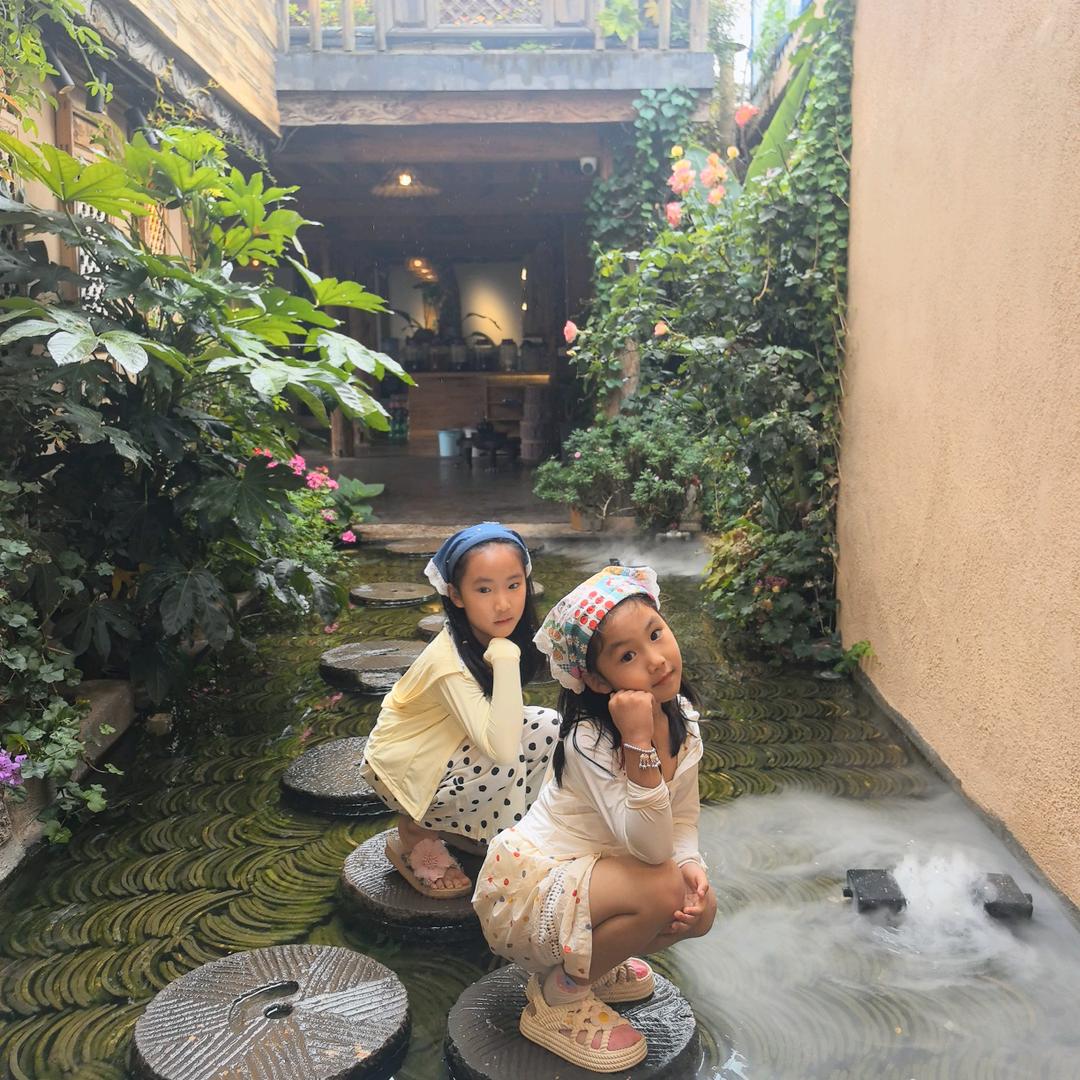 我家俩小妞