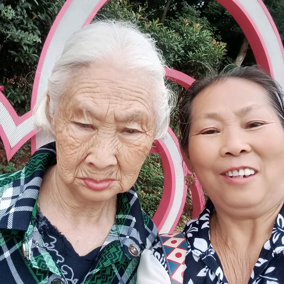 开心的快乐的家