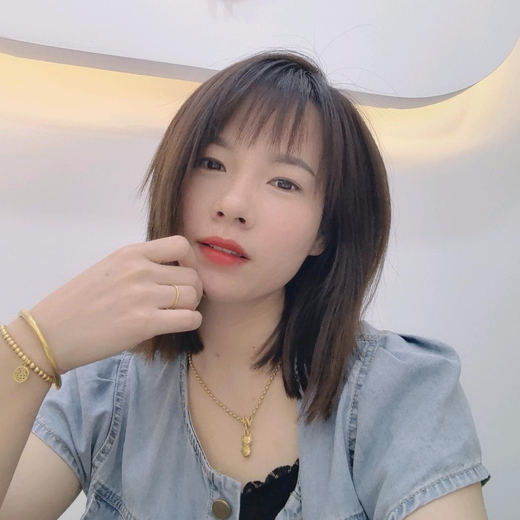 马路口依沐裳👚伊丰凡女装