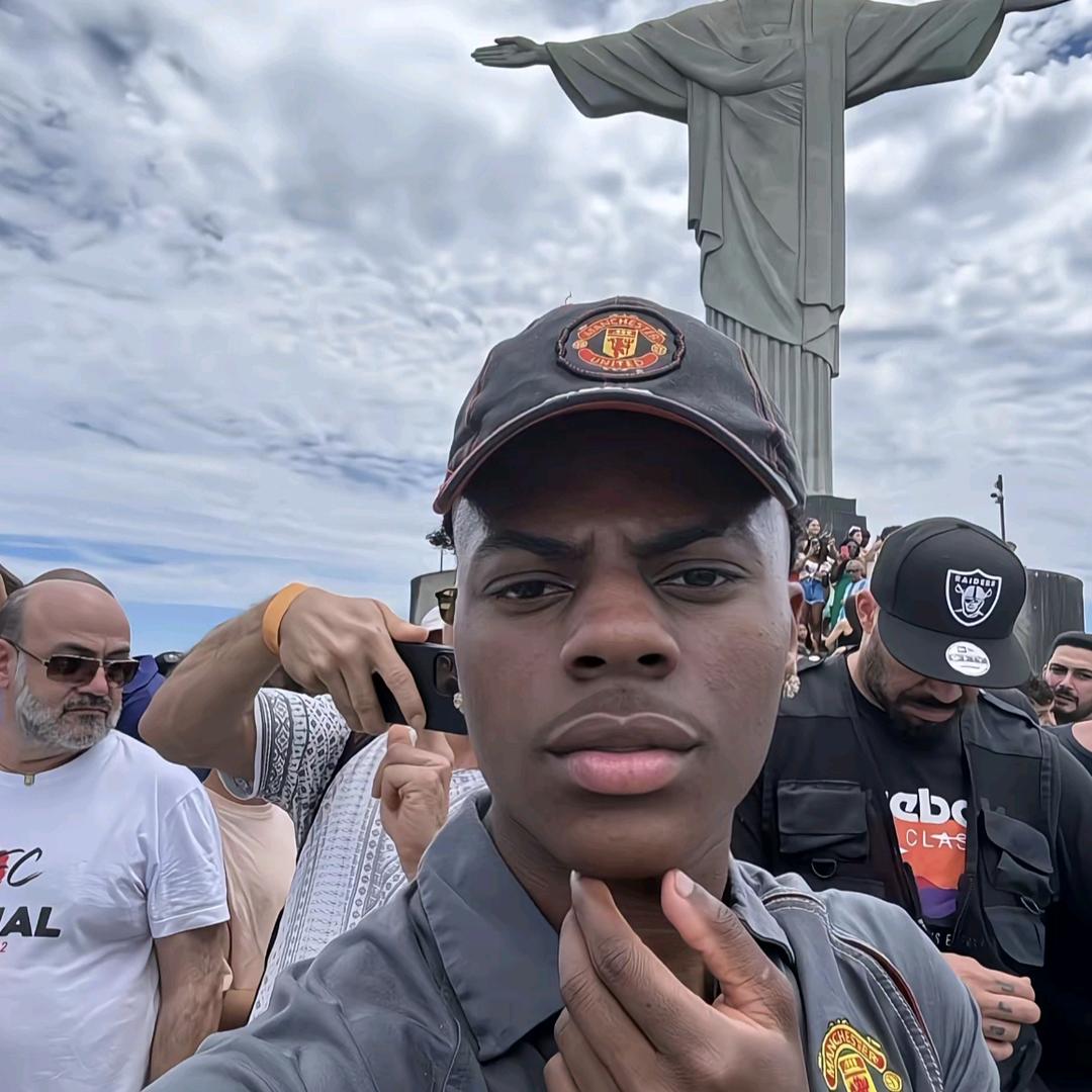 强硬拒绝女总裁99次后被保镖抽成旋转陀螺