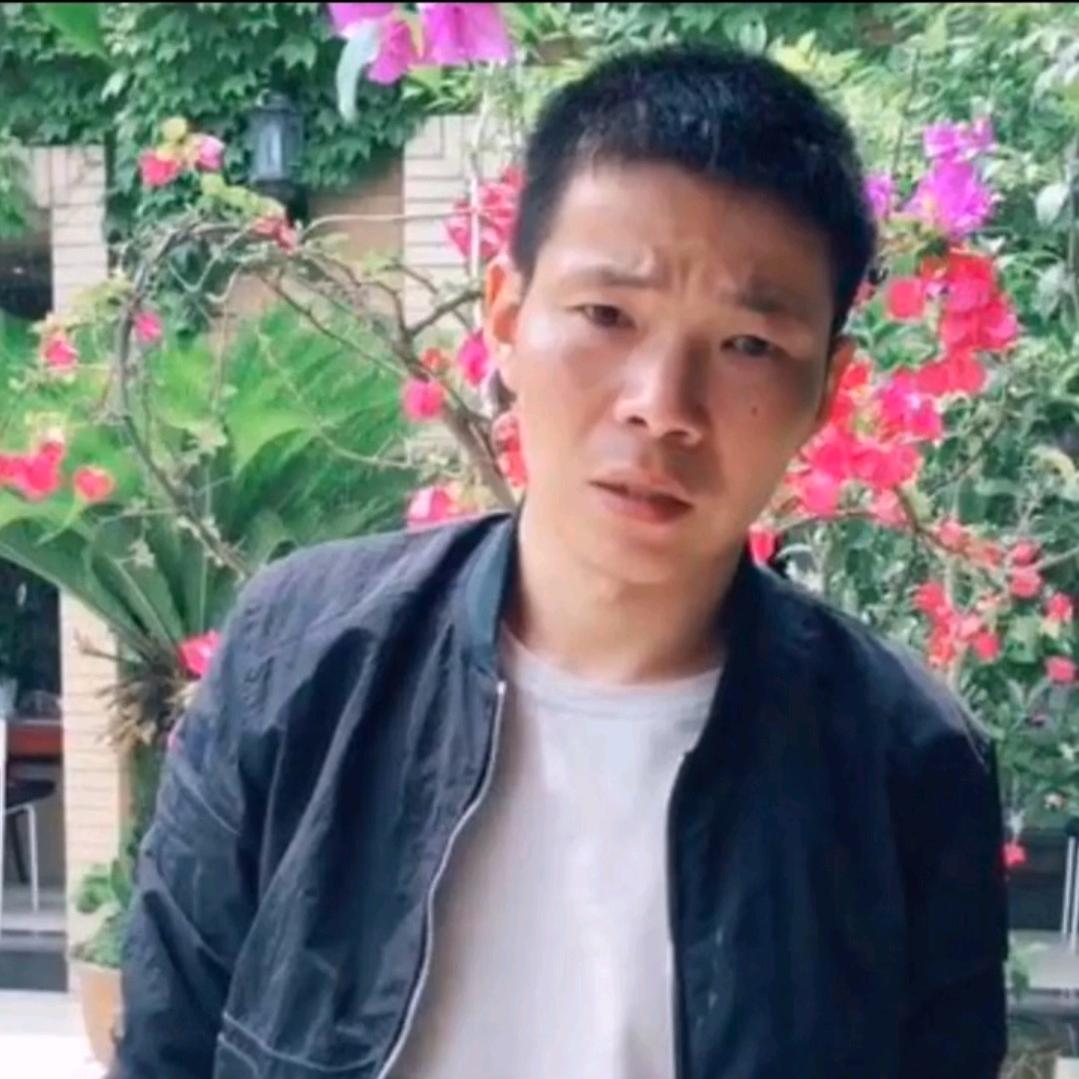 忠哥.