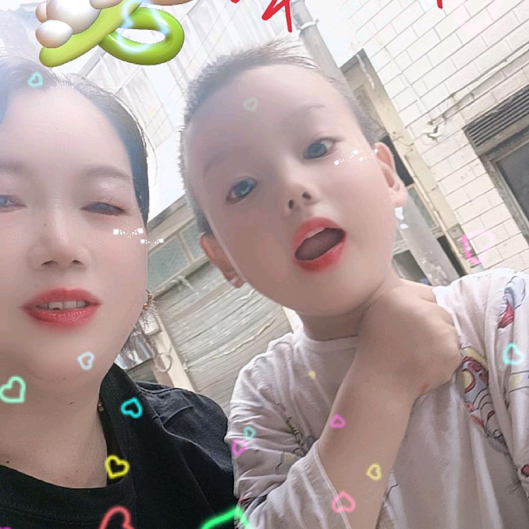 王***
