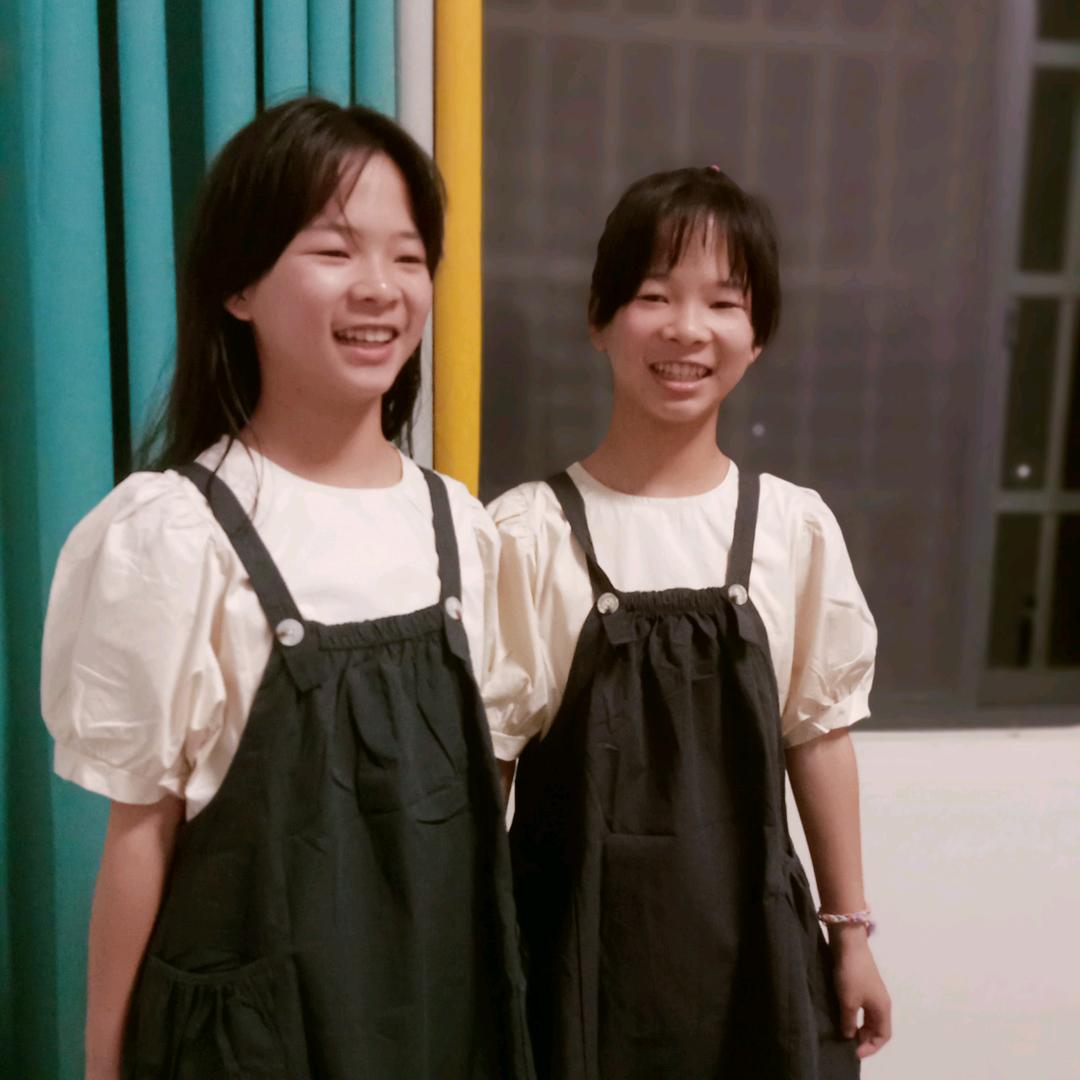 双胞胎姐妹花