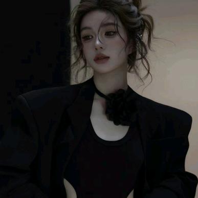 蓉儿   (｡˘•㉨•˘｡）