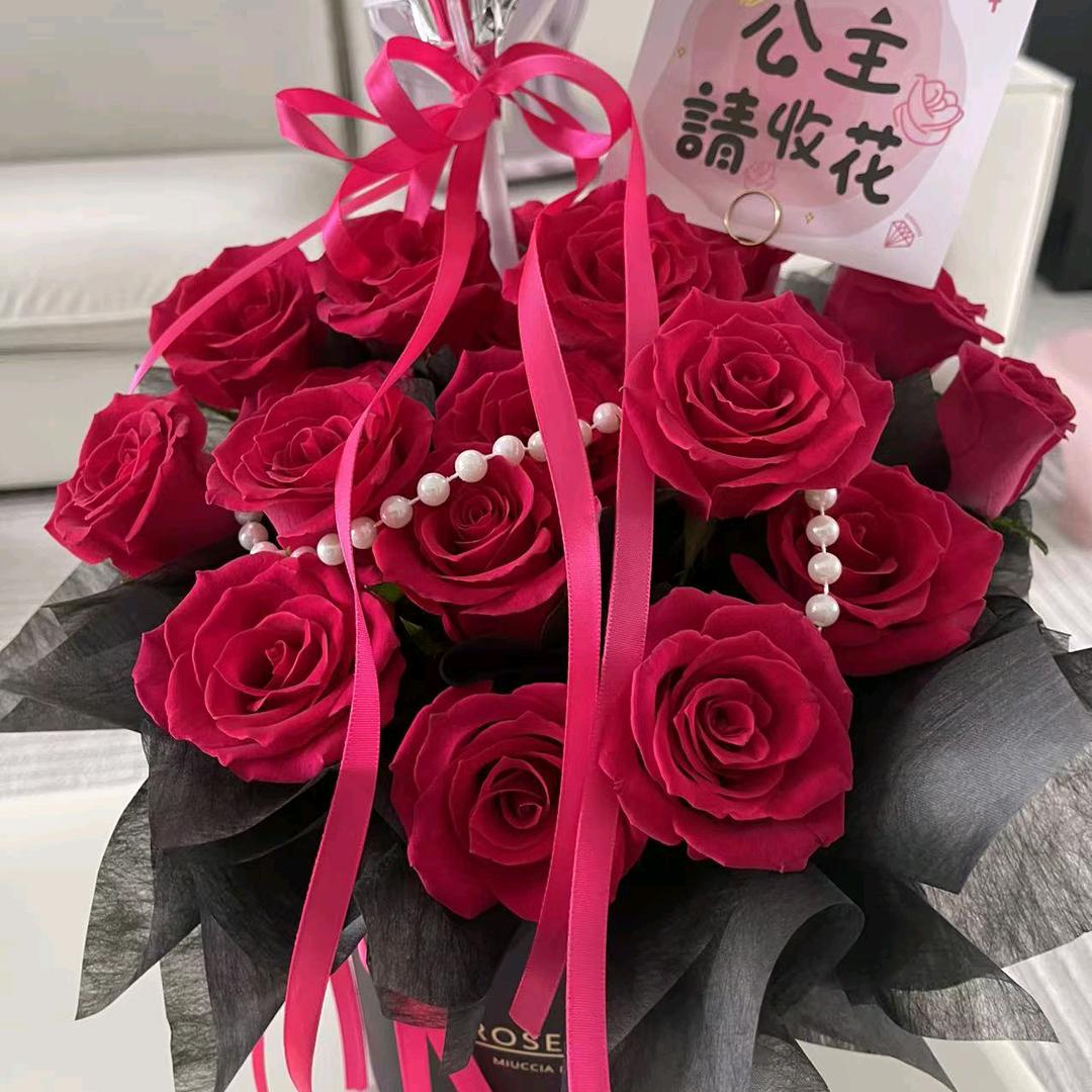 伴娘玫瑰鲜花  婚礼策划  布置