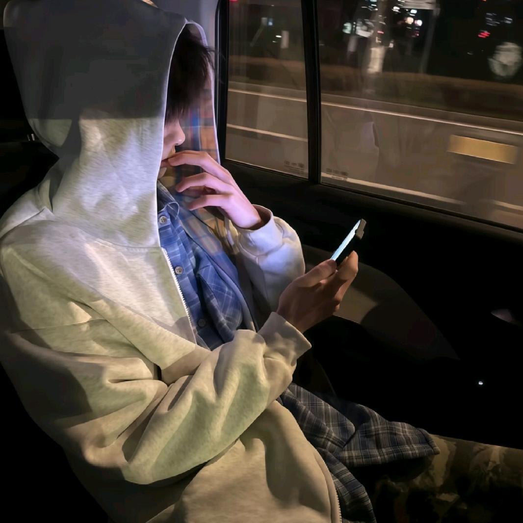 雨雾满绿荫