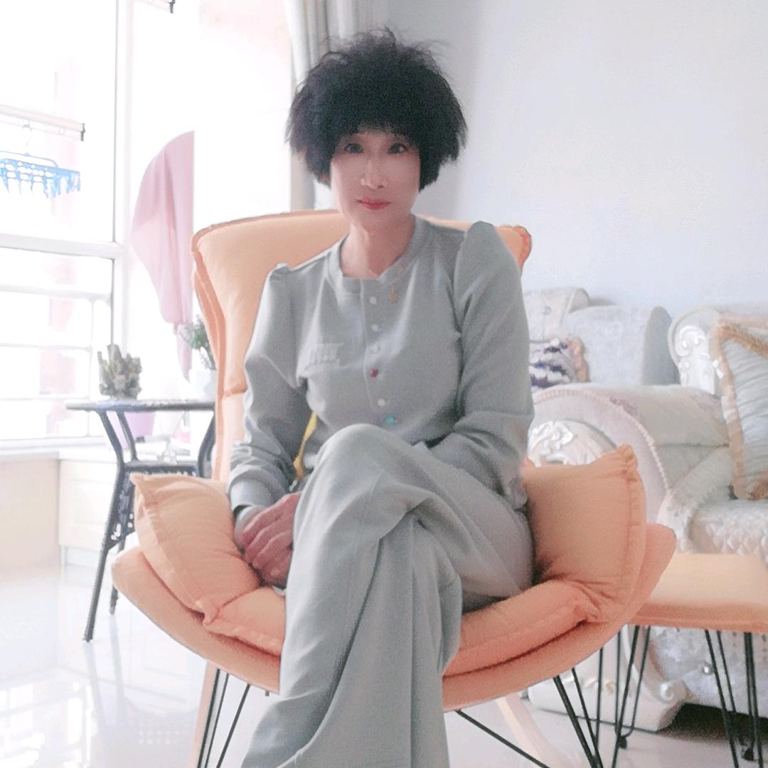 郑雨兰《绿源家具城》