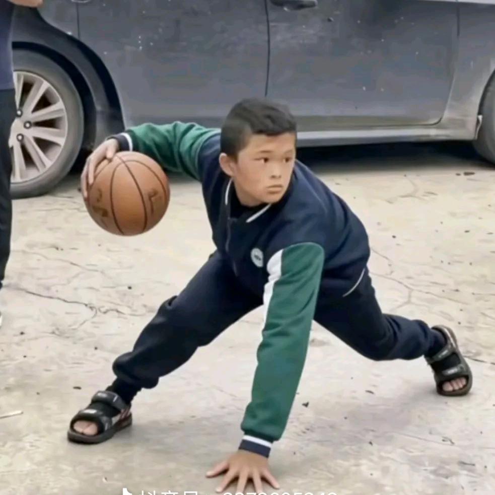 张溶解是个煞笔