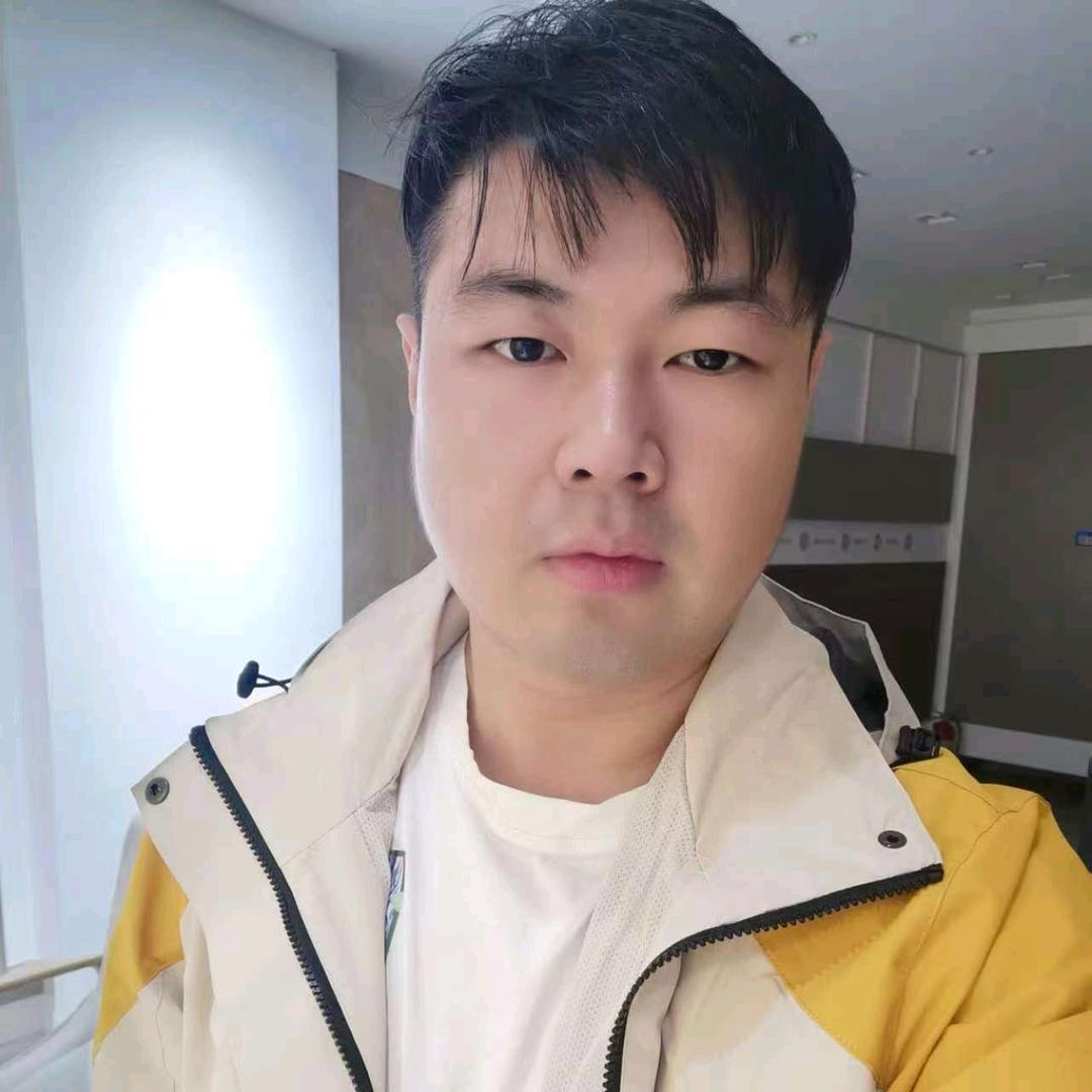 卖地板的小勇哥