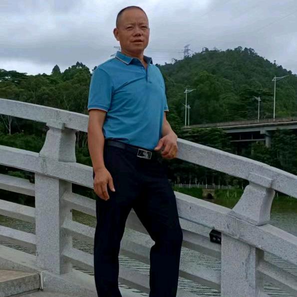 老羅巜73年4月21》的丑牛