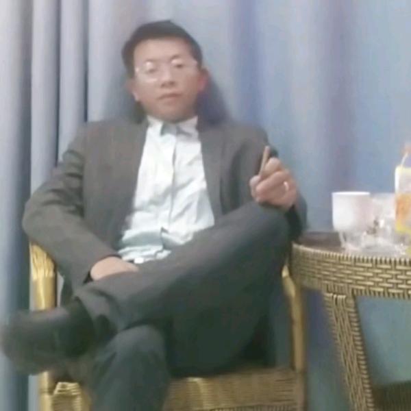 我是老陆一直在工地干土建木匠要的话我来