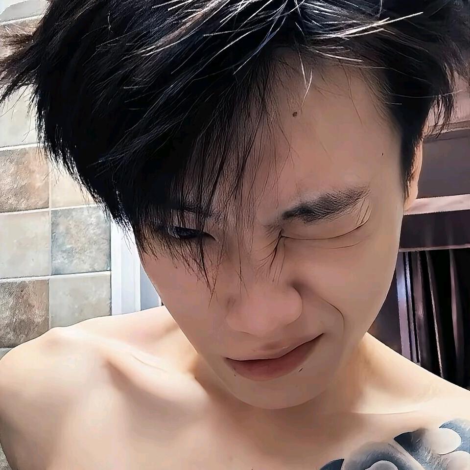 满山的猴子我腚最红