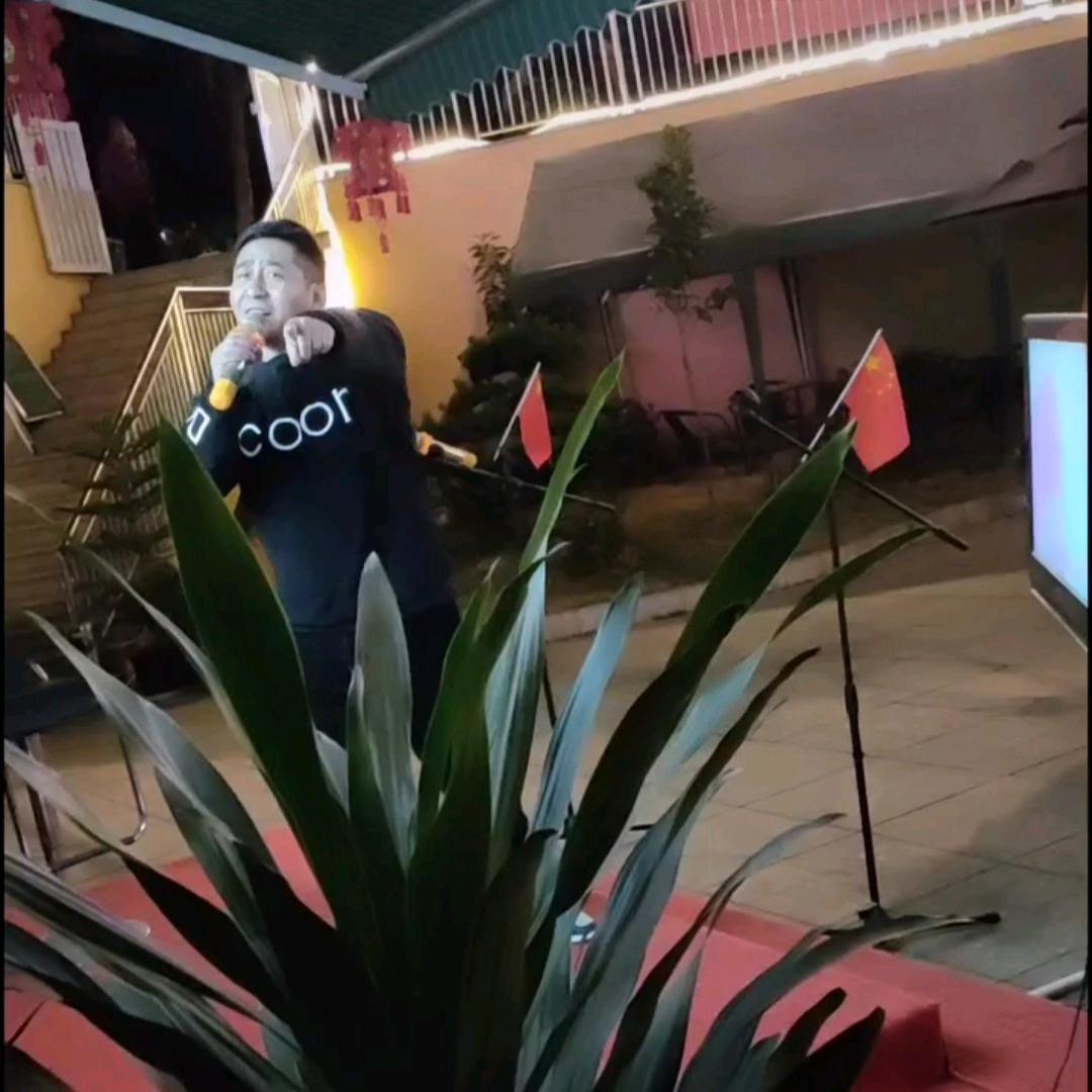 💁🏻‍♂️这个帅哥爱唱歌🎤