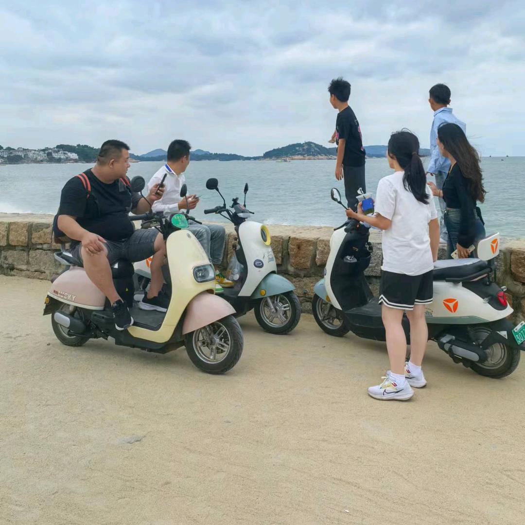 撒尿有点黄先生