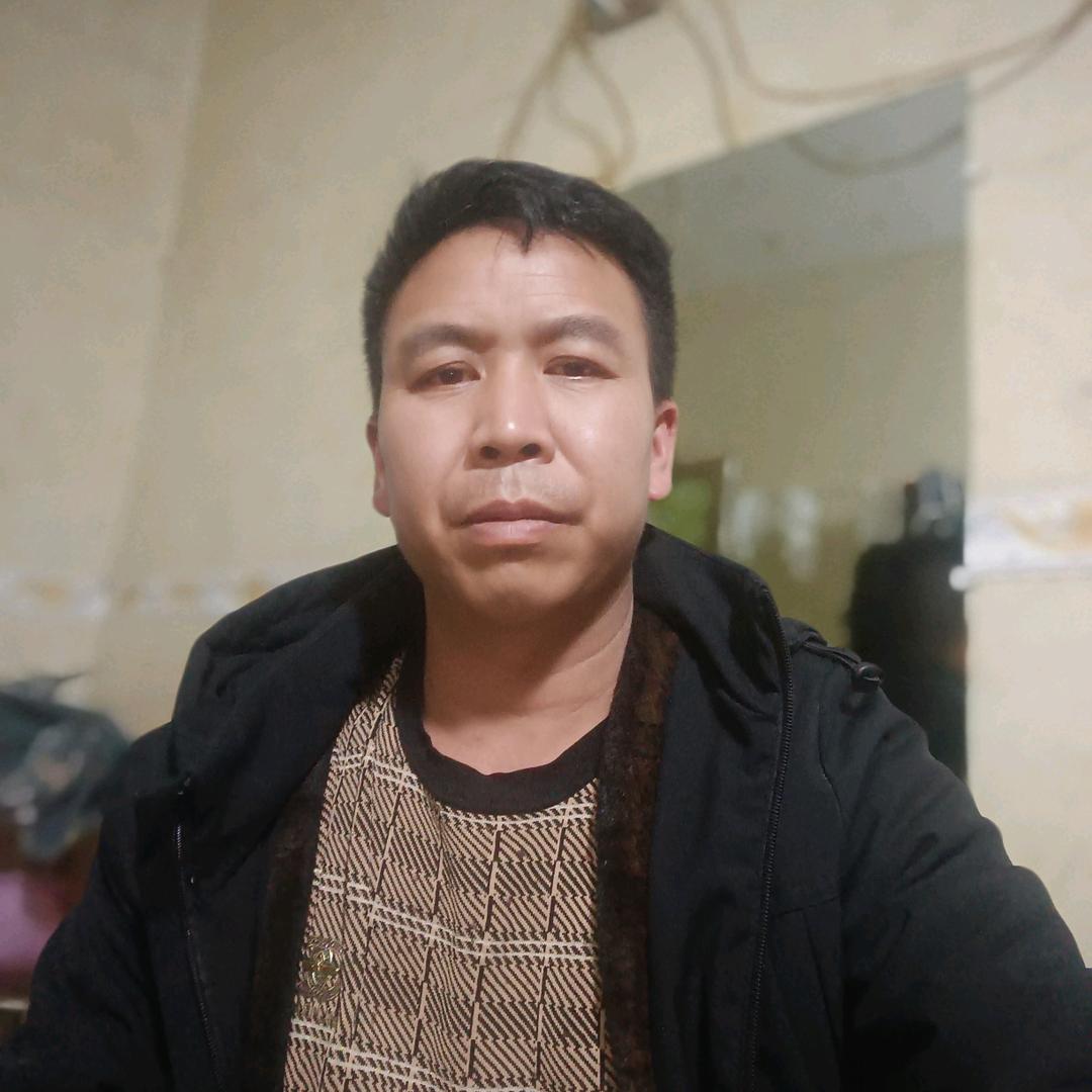 卖土黄牛肉的小哥来了