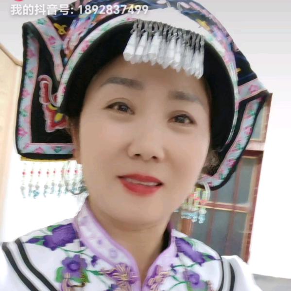 兴仁伯艳