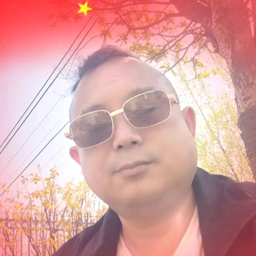 爱喝茶的老何☕