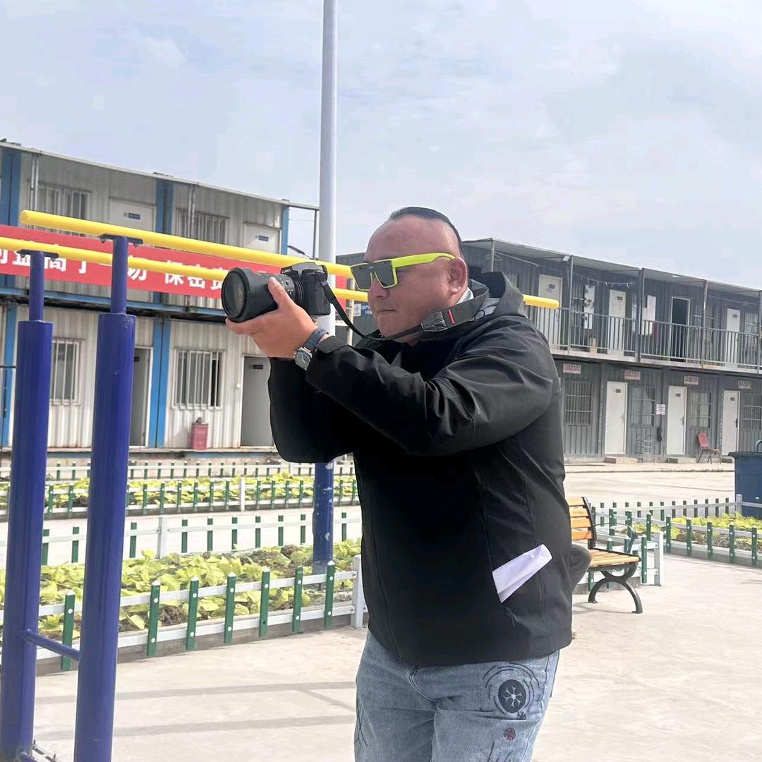 十三贝乐爷( ｡• 👅 •｡｀)