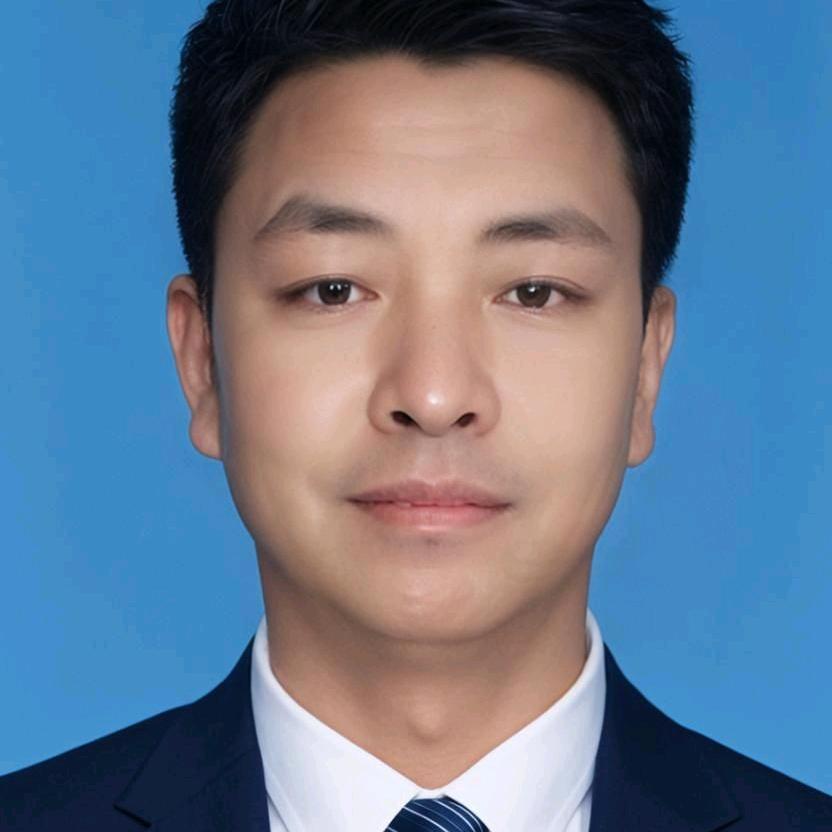 榕树装饰员工赵师专业贴砖