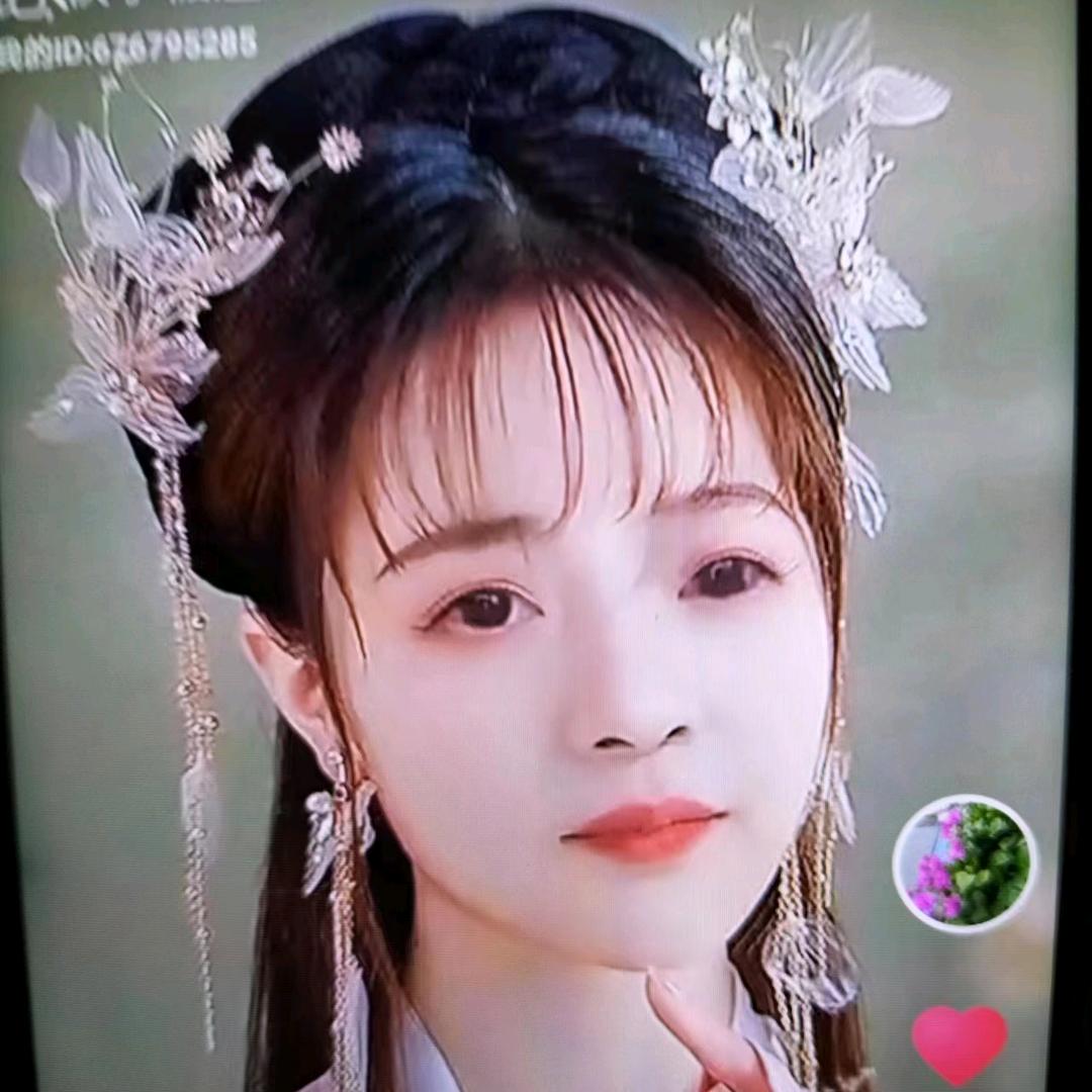 孤星坚强周姐橱窗好物选购带货主播晚上9点