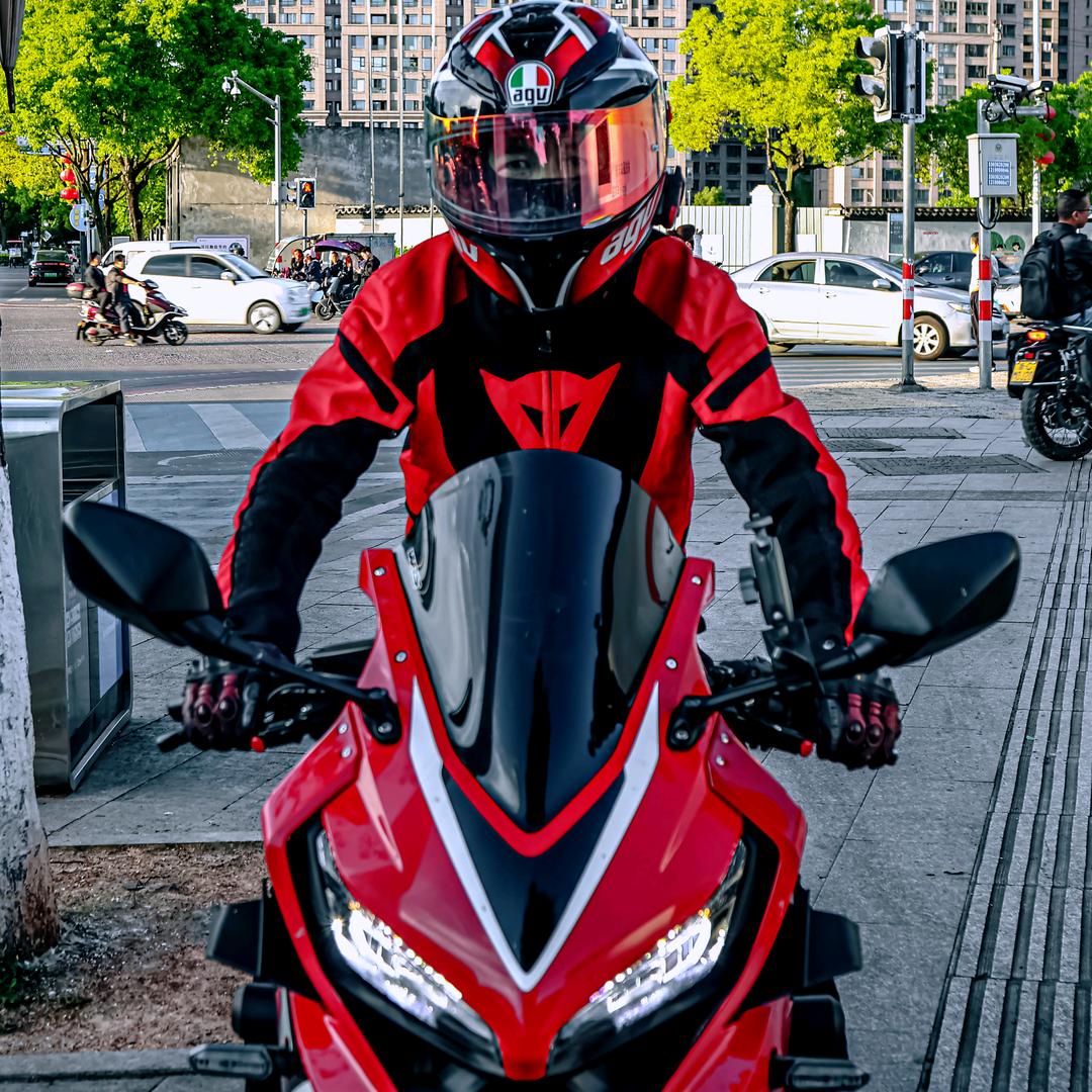 🐙章鱼哥🐙📷🏍⚽️
