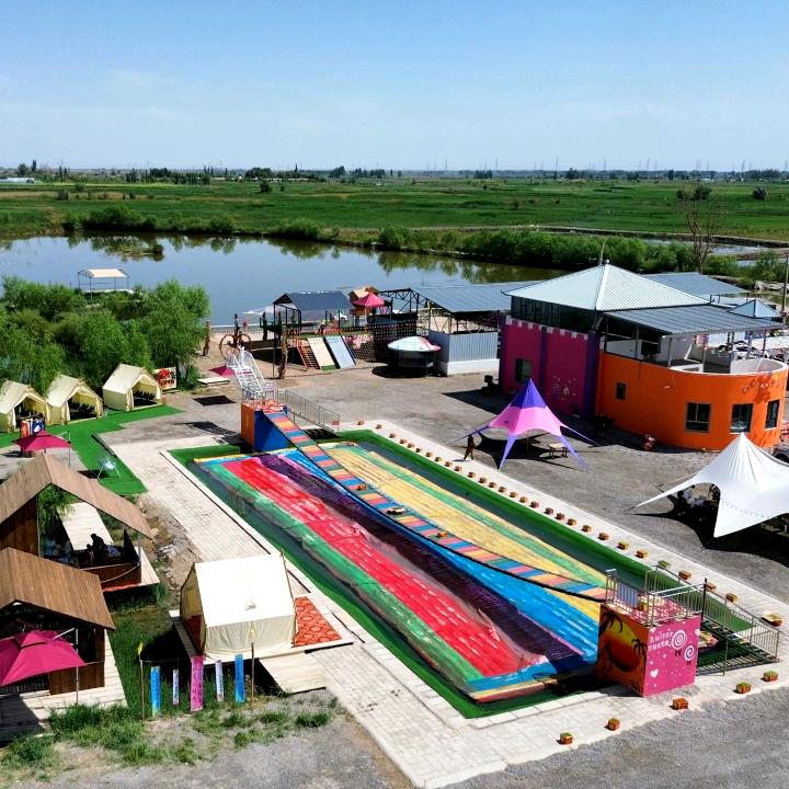 海龙湾网红桥烧烤露营地