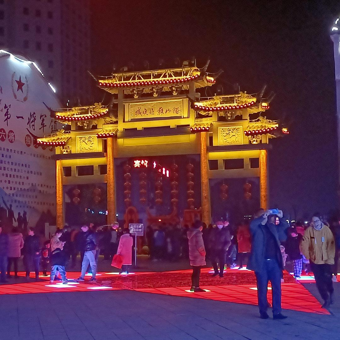 带娃上学的70小老头