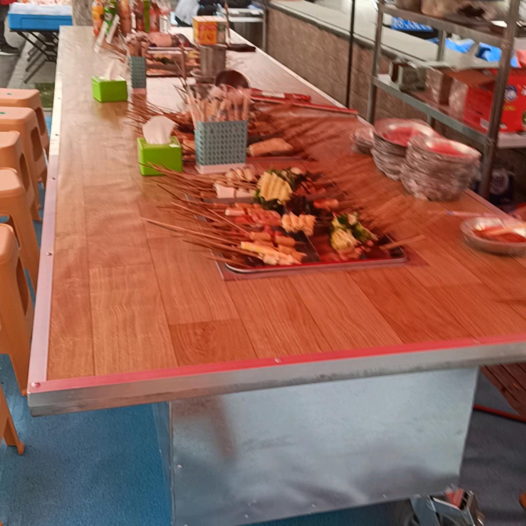 金都花园东门卡卡锅地摊串串