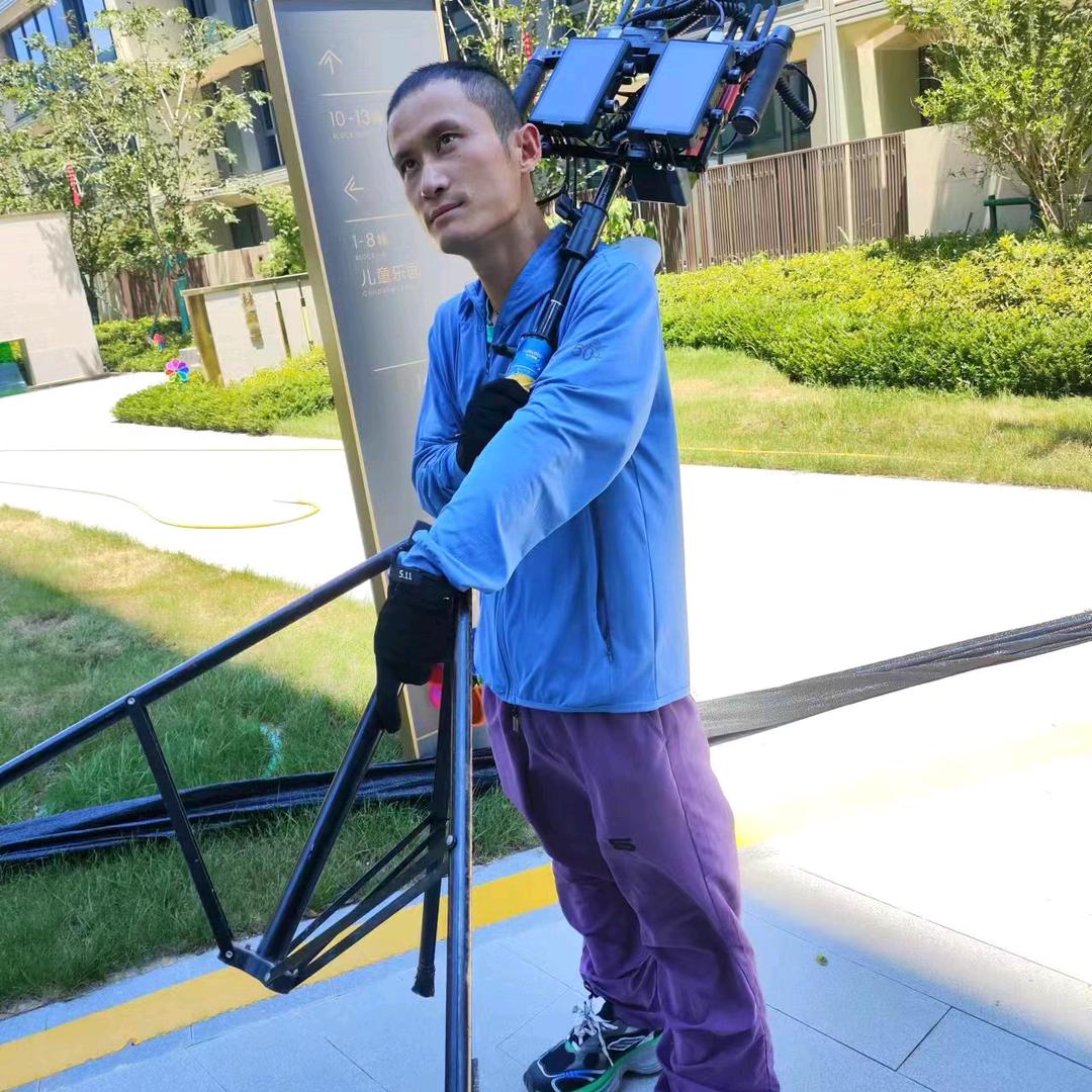 剧组幕后工作者-奉艺