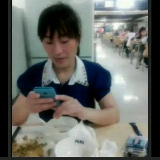 过着自己的生活