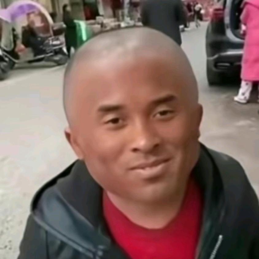 老实憨厚的笑笑