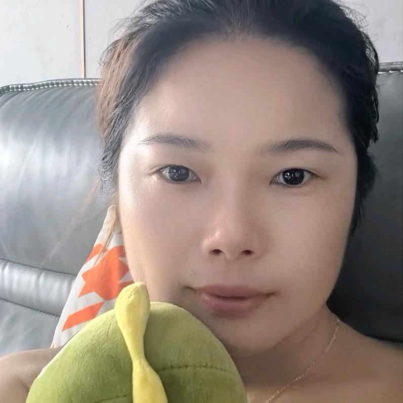 摆摊卖中式馒头的燕燕