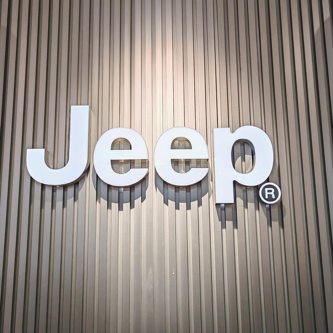 罗马春天奥特莱斯Jeep休闲