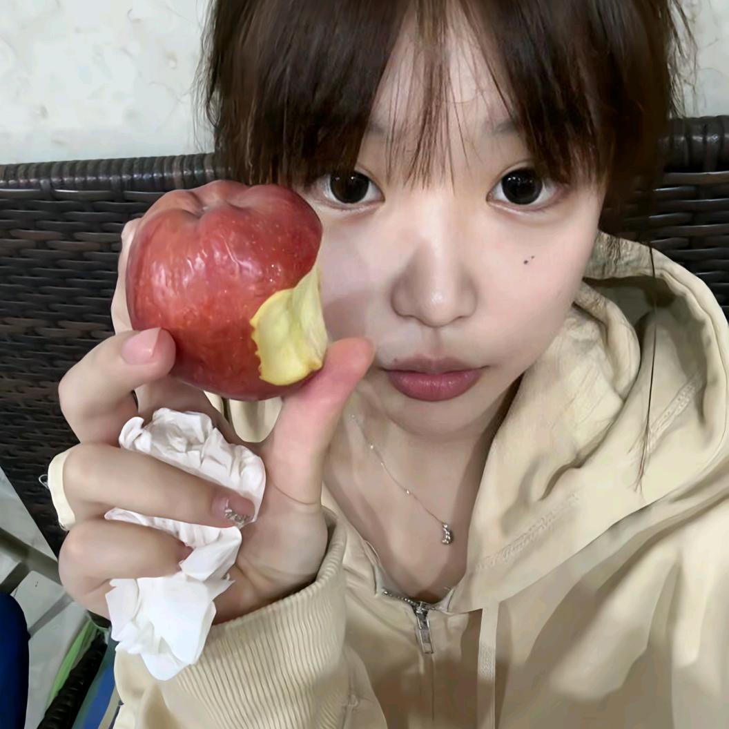 吃亿口苹果🍎