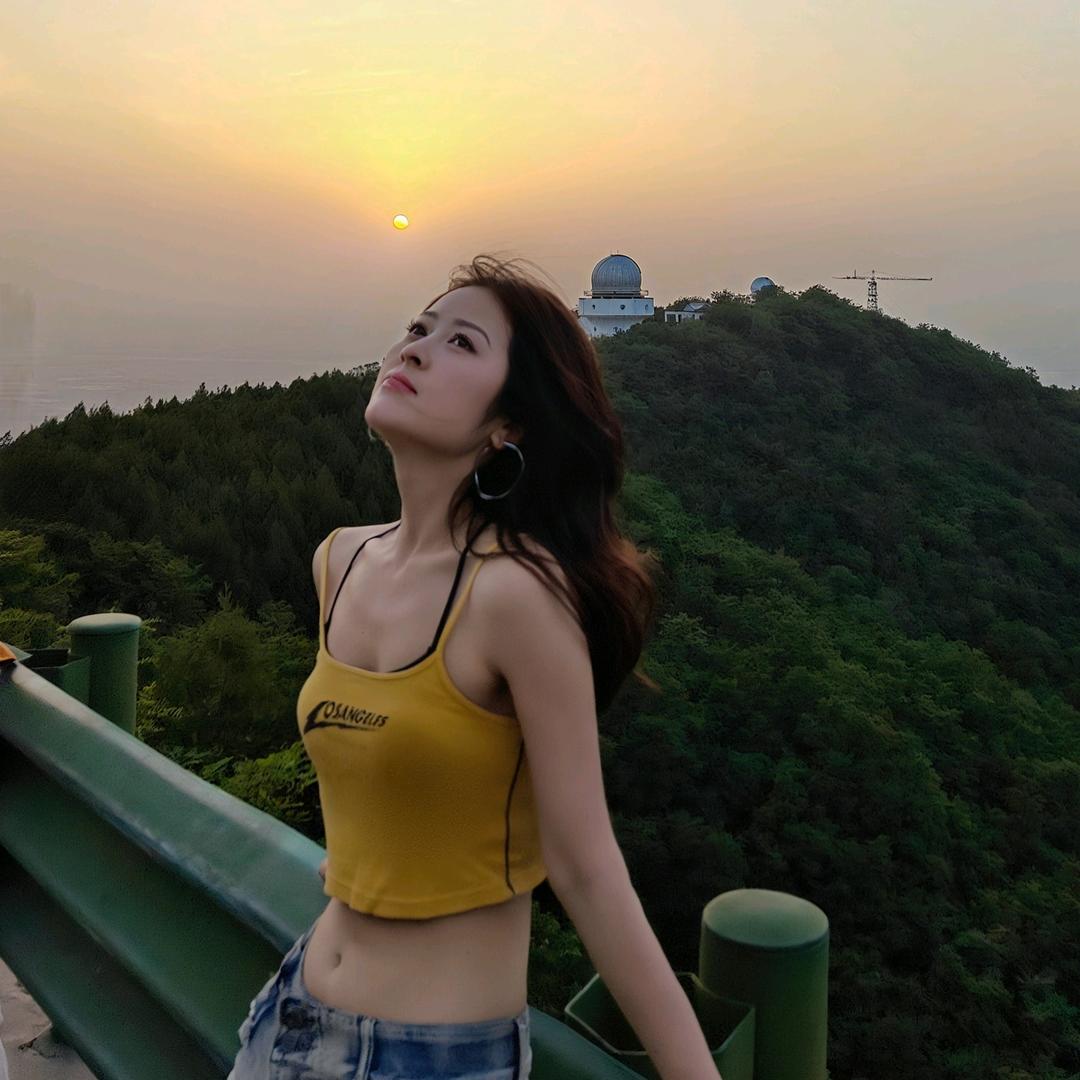 口水打湿数据线,边刷抖音边触电