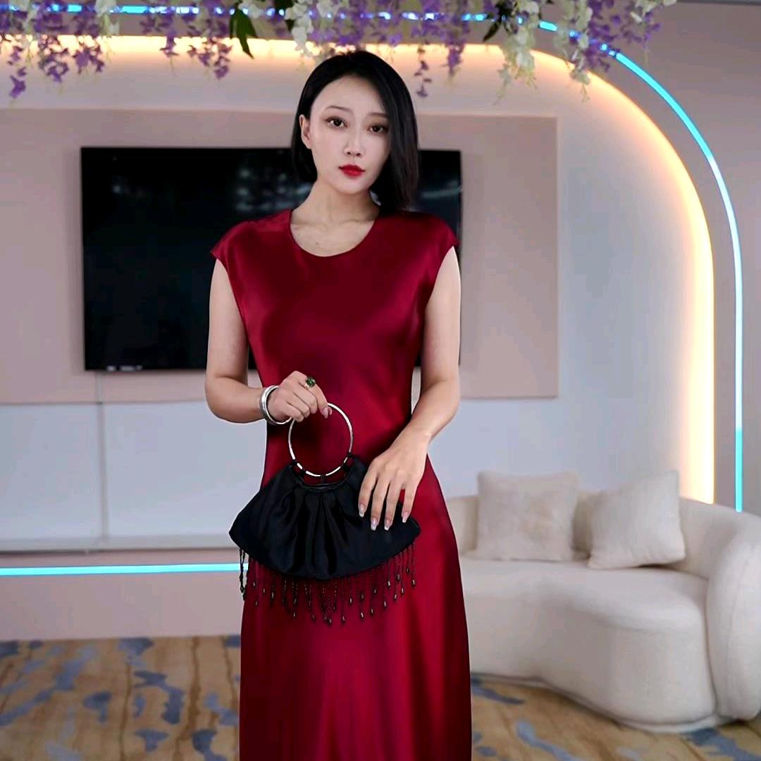 霞菲轻奢服饰杭州