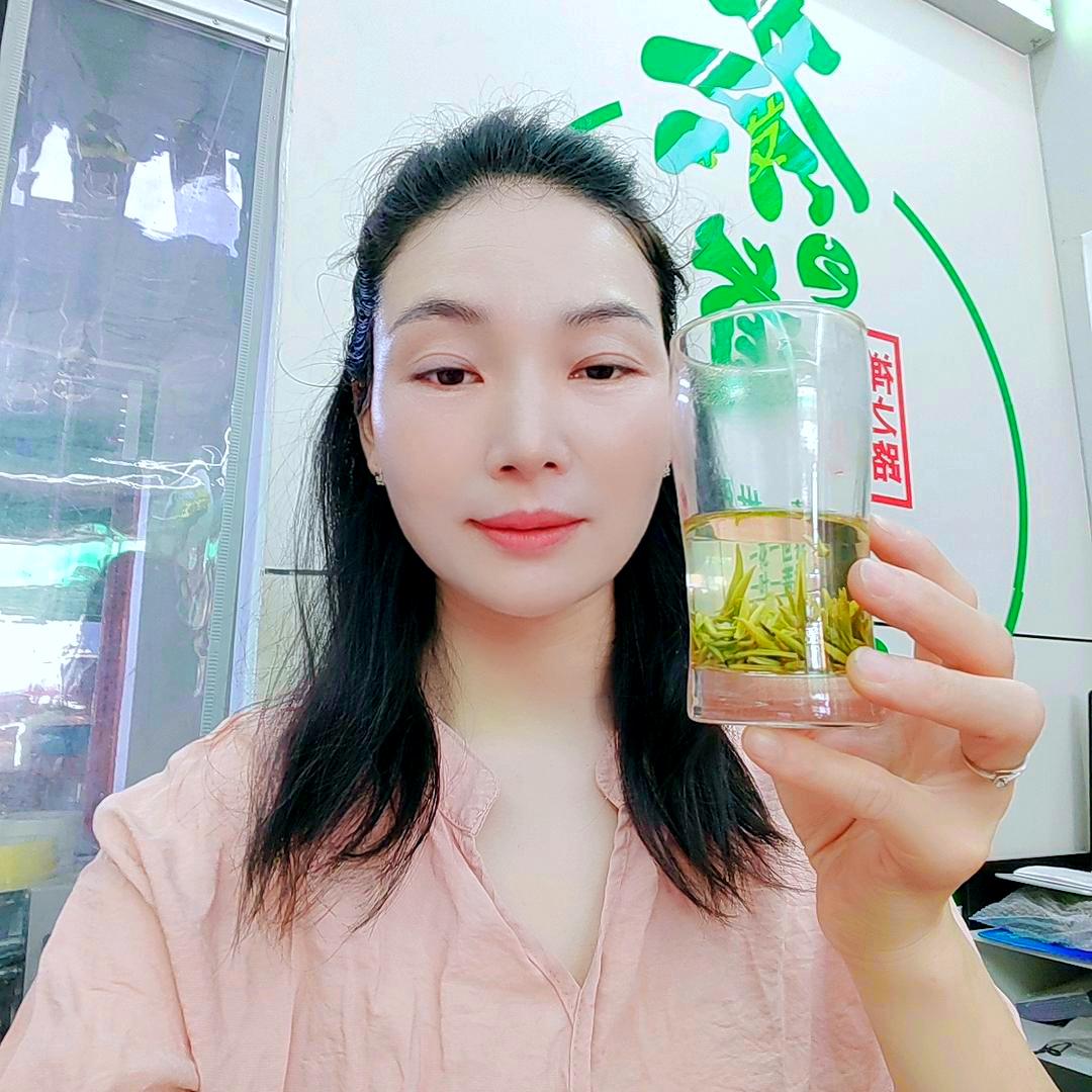 静静爱喝茶