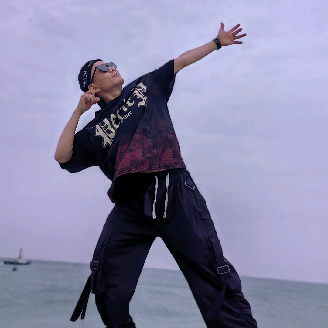 建辰装饰-曳舞新秀余金龙