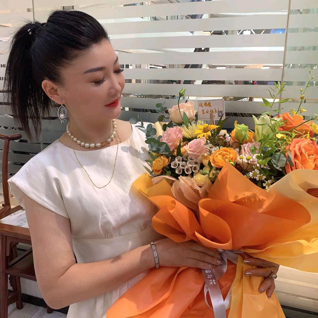 兰兰一彩富羊服饰