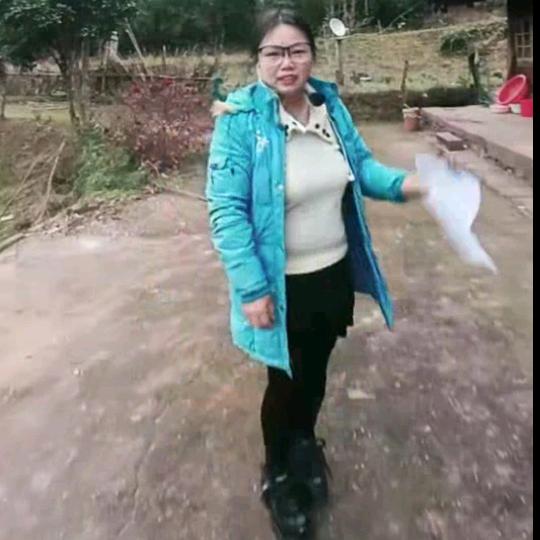 花姐1🦜首播早上8：10分（走路直播）