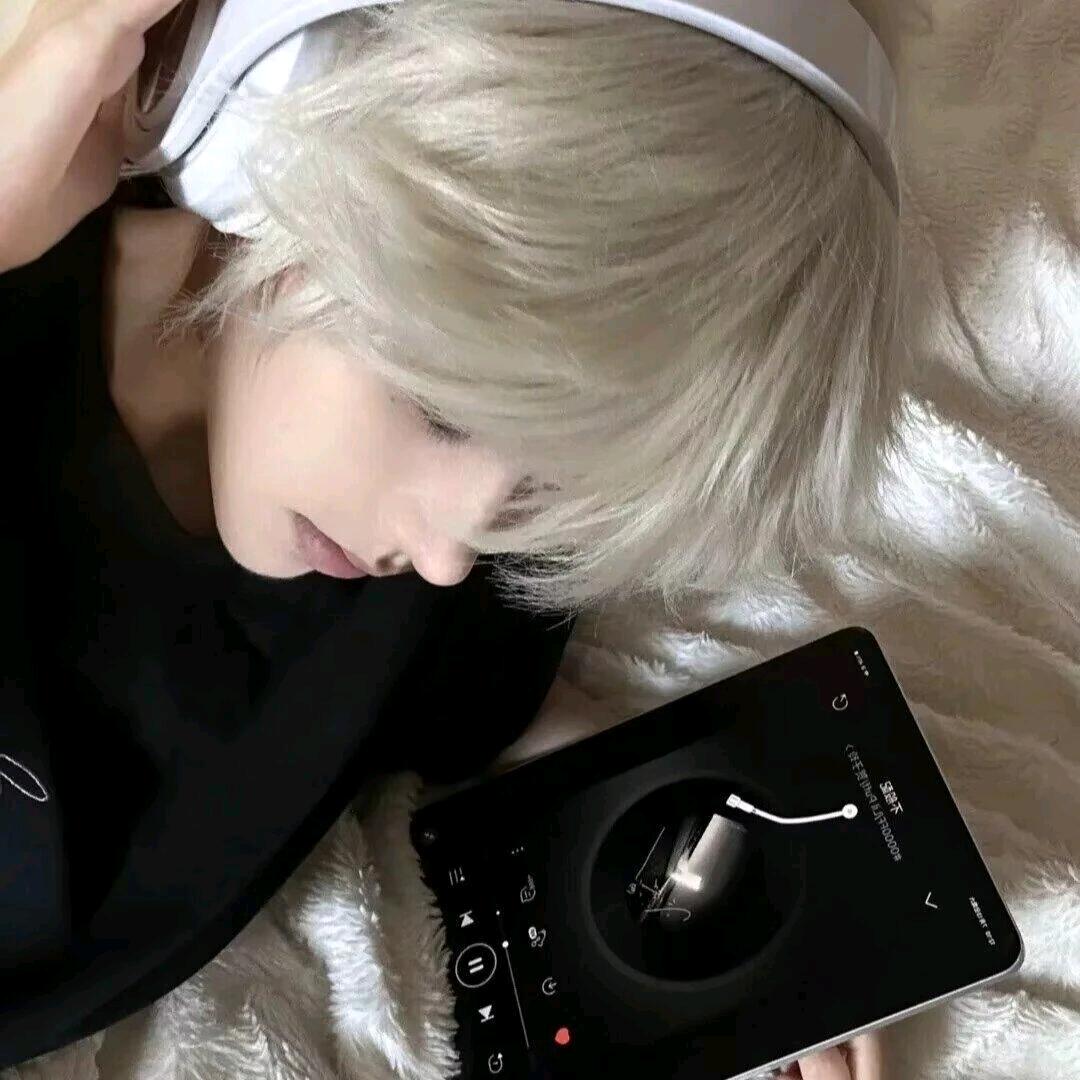 W.hb