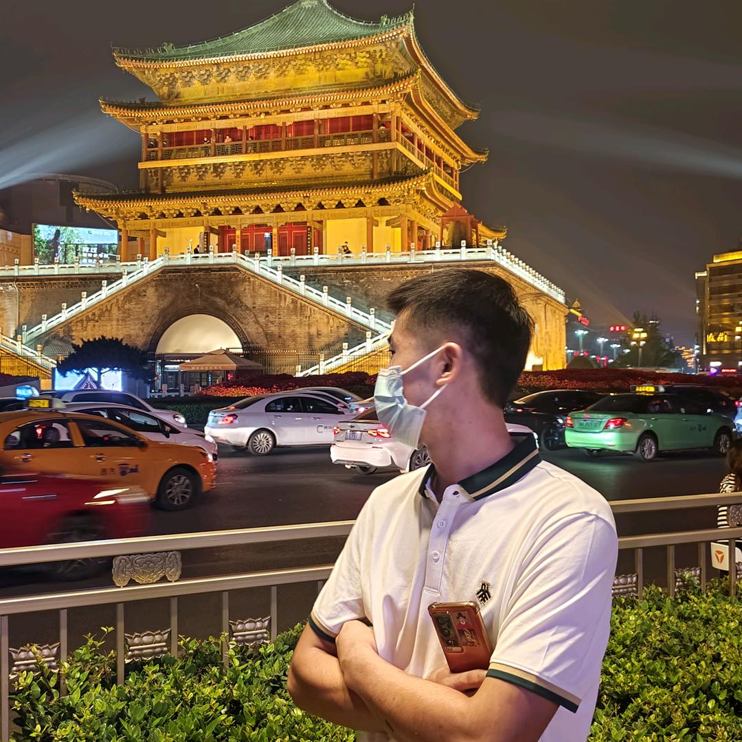 乐 意 李.