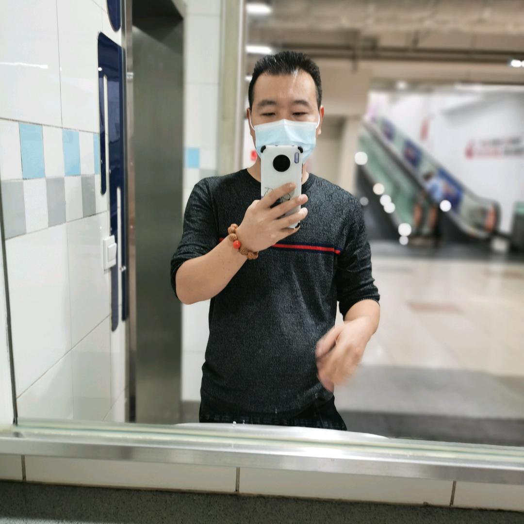 @正经小伙