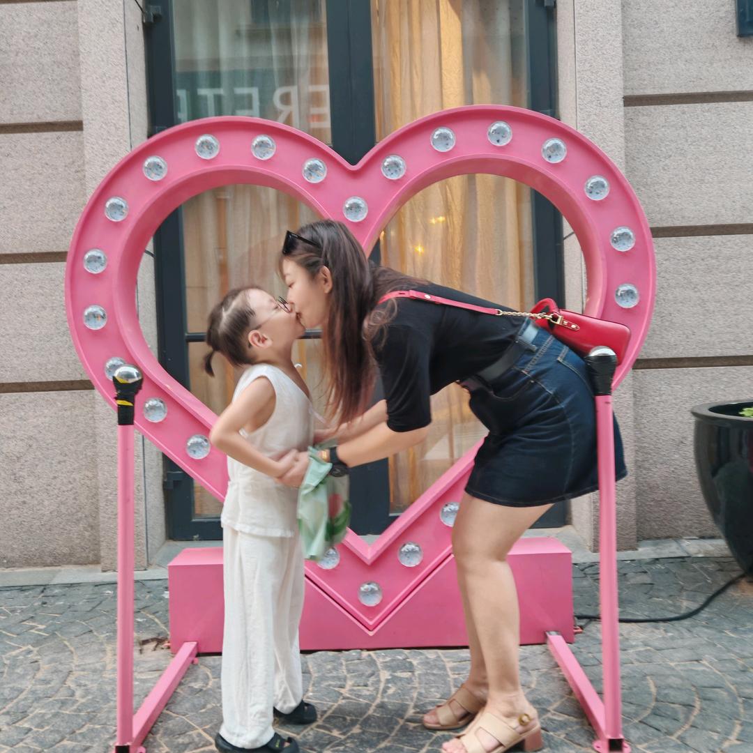 会化妆的小怪兽妈妈