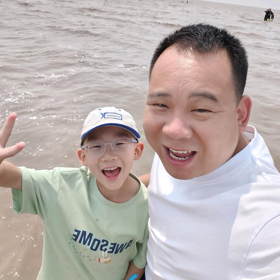 骑摩载娃逛山西