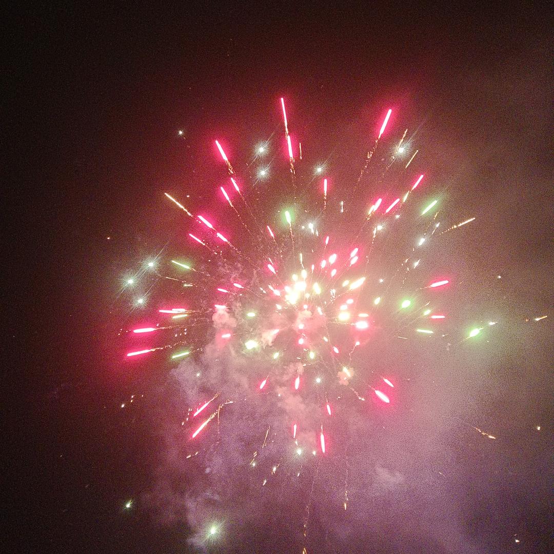 (༼ つ ◕‿◕ ༽つ