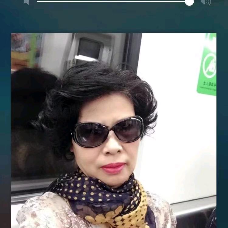 爱唱歌的老阿姨