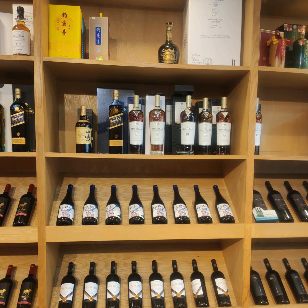 小张名酒名烟虫草手表名包回收商行