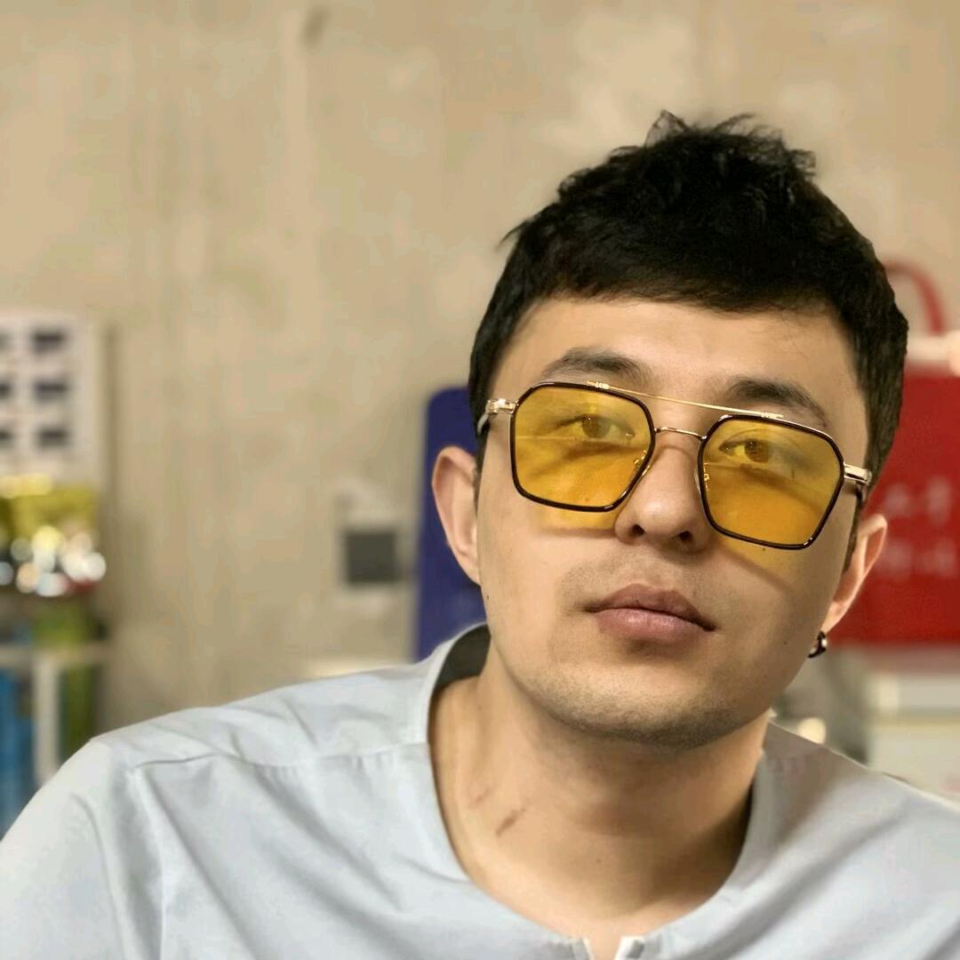 不如叫我四皇！！